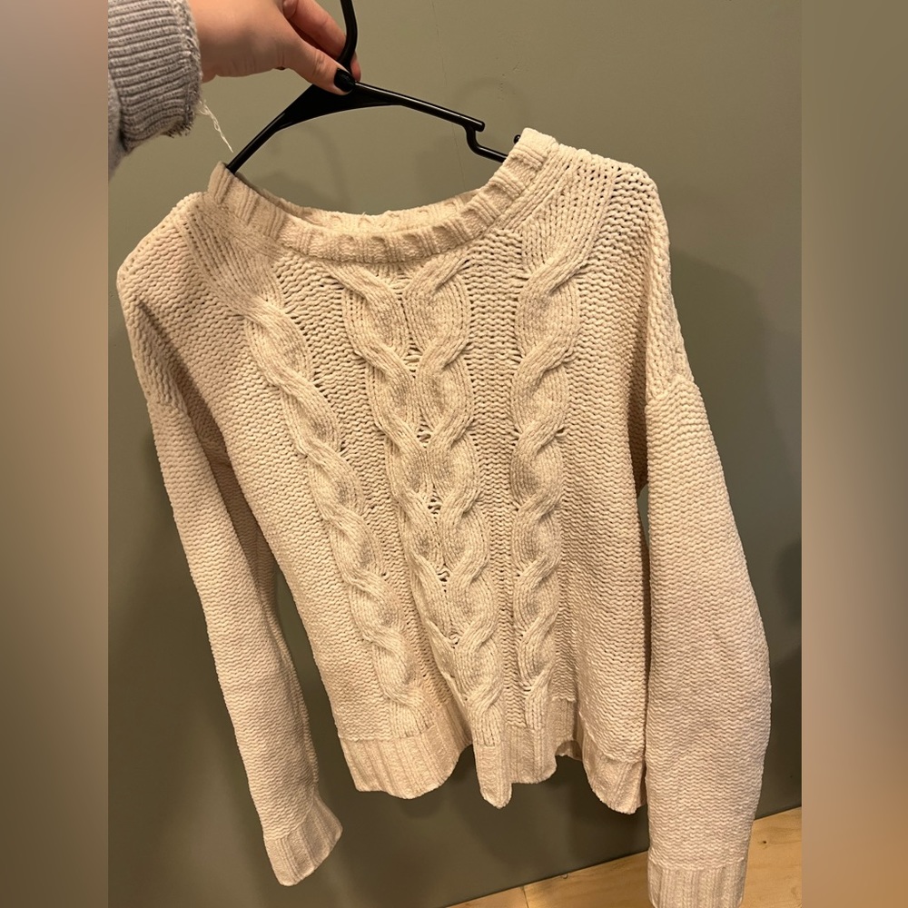 American Eagle white/creamish sweater